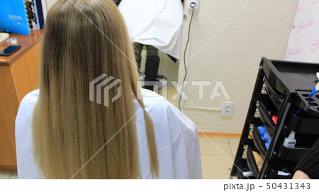 Girl do her hair in a beauty salon 50431343