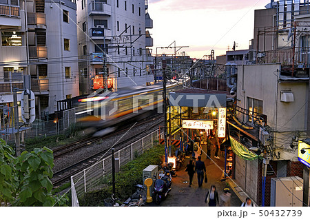 日本の川崎都市景観 溝の口のレトロな商店街などを望む 日本の川崎都市景観 溝の口のレトロな商店街などを望む 50432739