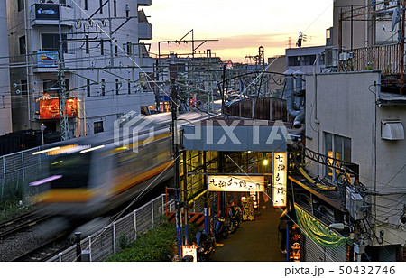 日本の川崎都市景観  溝の口のレトロな商店街などを望む 50432746