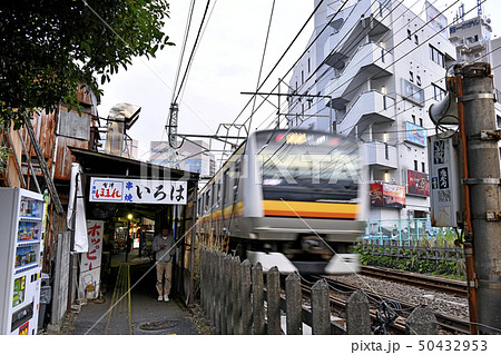 日本の川崎都市景観  溝の口のレトロな商店街などを望む 50432953