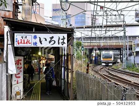 日本の川崎都市景観  溝の口のレトロな商店街などを望む 50432955