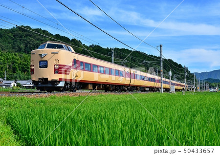 鉄道　列車　山陰本線　京都口　田んぼ　青苗　稲　381系　特急　はしだて　千代川~並河　亀岡市　JR 50433657