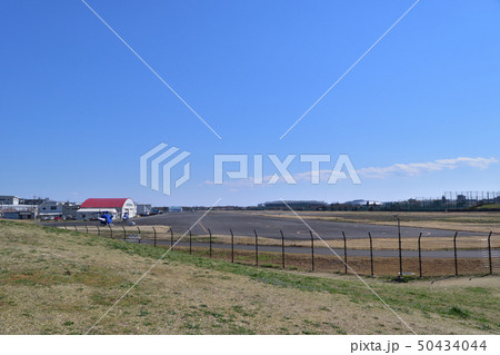 武蔵野森公園から見た調布飛行場 50434044
