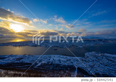 ノルウェーの絶景 トロムソ 展望台からの夕焼け ノルウェーの絶景 トロムソ 展望台からの夕焼け 50442541