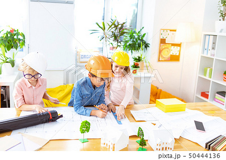 Boys and girl studying at primary school studying house modeling Boys and girl studying at primary school studying house modeling 50444136