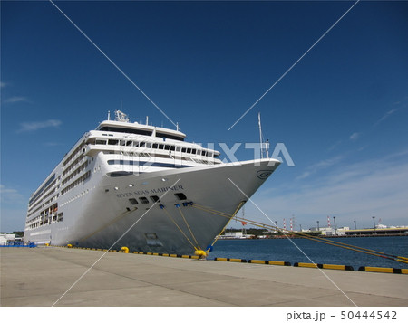 クルーズ船停泊中 クルーズ船停泊中 50444542