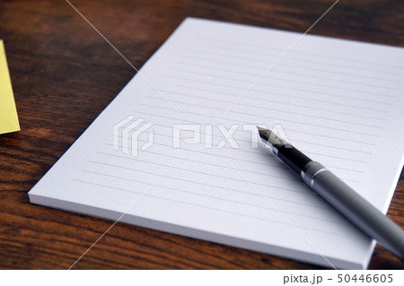 万年筆で手紙を書く 万年筆で手紙を書く 50446605