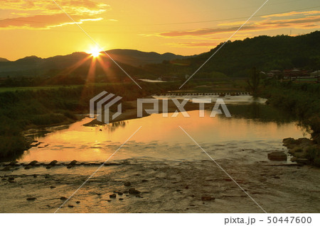 山里の日の出 50447600