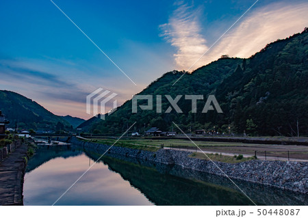 平福の川端風景 50448087