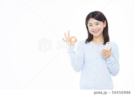 30代女性スマホ 50450996