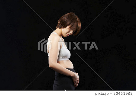 ダイエット前 女性 お腹 ダイエット前 女性 お腹 50451935
