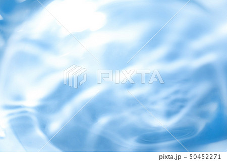 水、水面、泡、素水の泡・水面・水中・水の素材。健康や医療、環境やライフスタイル、飲料。1/fゆらぎ。 50452271