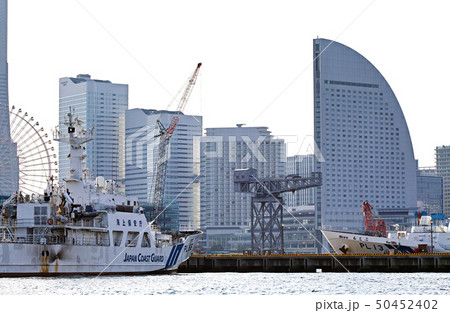 【土木遺産】横浜港・新港埠頭 ハンマーヘッドクレーン（海側から） 50452402