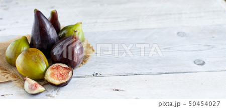 Green and purple figs 50454027