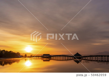 青森県 鶴の舞橋 夜明けの風景 青森県 鶴の舞橋 夜明けの風景 50462059