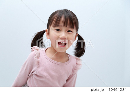 カジュアル (夏服 春服 女の子 日本人 園児 3歳 ファッション ポートレート ツインテール) 50464284