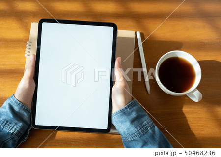 Top view hand of asian women are using tablet 50468236