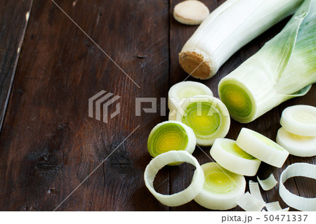 Fresh leeks whole and sliced Fresh leeks whole and sliced 50471337