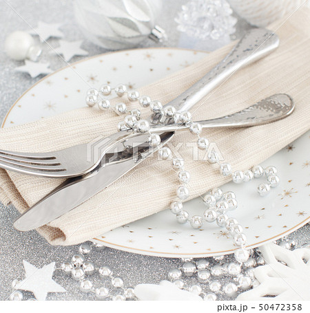 Silver Christmas Table Setting 50472358
