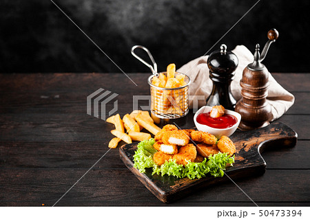 Crispy chicken nuggets 50473394