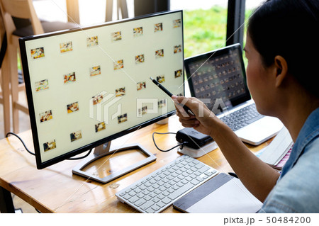 Businessman work and showing computer screen Businessman work and showing computer screen 50484200