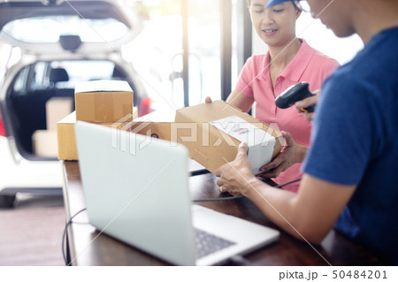 staff work together delivery the box 50484201