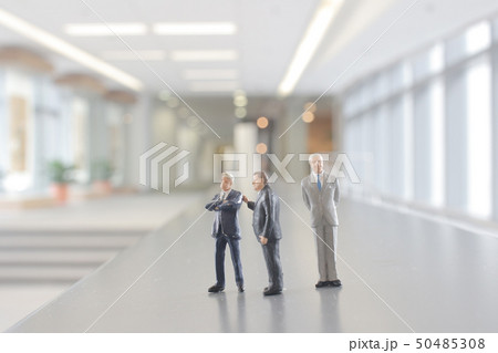 mni figure people walking in the office corridor. mni figure people walking in the office corridor. 50485308