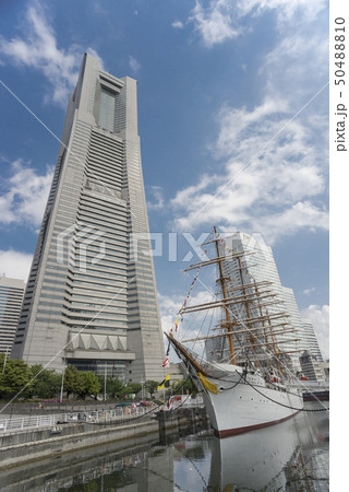 横浜ランドマークタワーと日本丸(横浜市西区) 横浜ランドマークタワーと日本丸(横浜市西区) 50488810