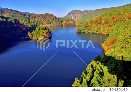 美しい絶景の紅葉風景 Autumn scenery with beautiful scenery 50489149