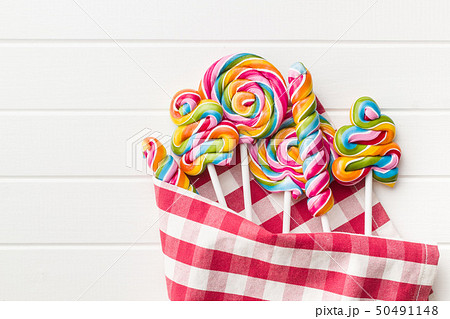 Various colorful lollipops. 50491148