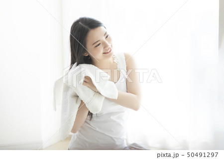 女性　ビューティー 50491297
