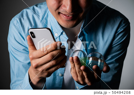 ソーシャルゲームに課金する男 50494208