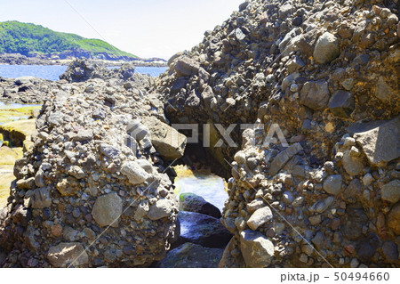 伊豆半島ジオパーク、海底火山噴火の痕跡、静岡県下田市須崎恵比須島にて 伊豆半島ジオパーク、海底火山噴火の痕跡、静岡県下田市須崎恵比須島にて 50494660