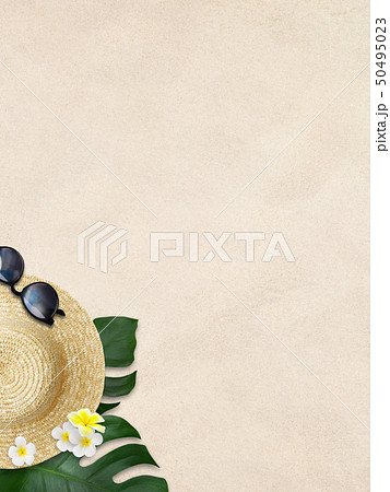 背景-海-夏-ビーチ-モンステラ-プルメリア-麦わら帽子-サングラス 背景-海-夏-ビーチ-モンステラ-プルメリア-麦わら帽子-サングラス 50495023