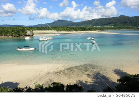 石垣島の川平湾とグラスボート 50495075