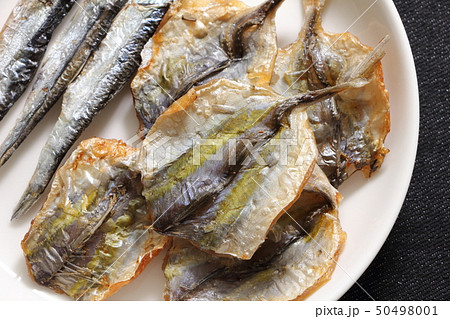 海産おつまみ2種盛り(焼きめざし・焼き小あじ)。 海産おつまみ2種盛り(焼きめざし・焼き小あじ)。 50498001