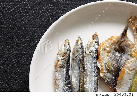 海産おつまみ2種盛り(焼きめざし・焼き小あじ)。 50498002