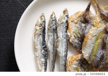 海産おつまみ2種盛り(焼きめざし・焼き小あじ)。 50498003