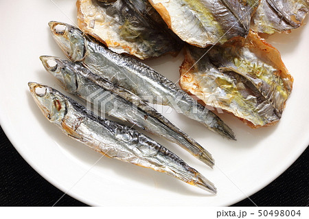 海産おつまみ2種盛り(焼きめざし・焼き小あじ)。 海産おつまみ2種盛り(焼きめざし・焼き小あじ)。 50498004