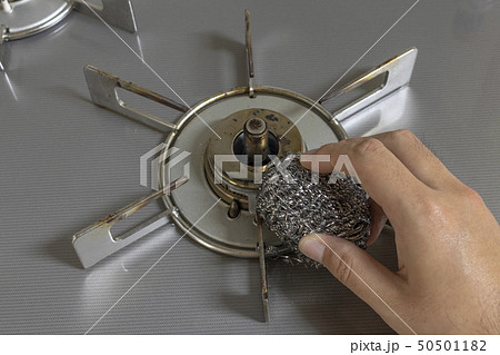 汚れたガスコンロの掃除イメージ 汚れたガスコンロの掃除イメージ 50501182