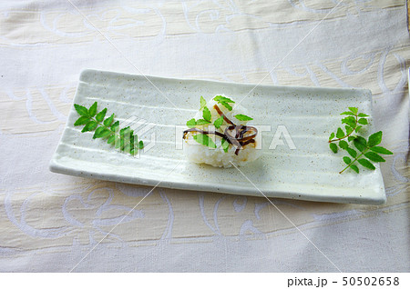 サンショウの香りの握り飯 50502658