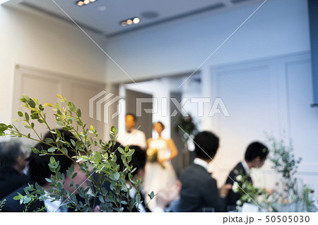 結婚式披露宴の新郎新婦入場シーンの写真素材