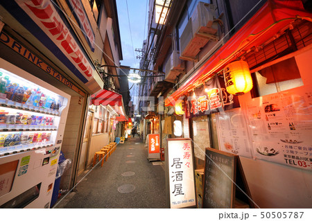 日本の東京都市景観  東小路飲食店街　大井東口商店街（大井町駅界隈） 50505787