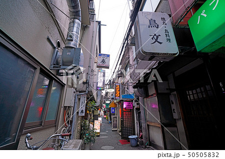 日本の東京都市景観  東小路飲食店街　大井東口商店街（大井町駅界隈） 50505832