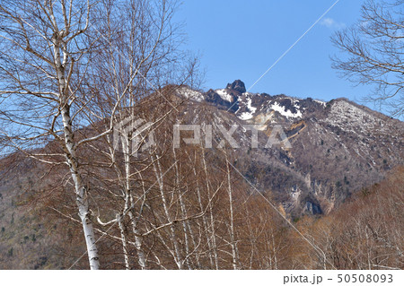 快晴の北海道千歳市支笏湖畔から残雪の恵庭岳の風景を撮影 快晴の北海道千歳市支笏湖畔から残雪の恵庭岳の風景を撮影 50508093