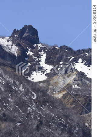 快晴の北海道千歳市支笏湖畔から残雪の恵庭岳の風景を撮影 50508114