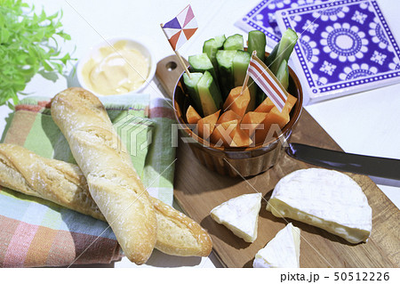 スティック野菜とカマンベールチーズ 50512226