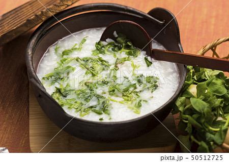 七草粥　日本の正月の伝統的料理 50512725