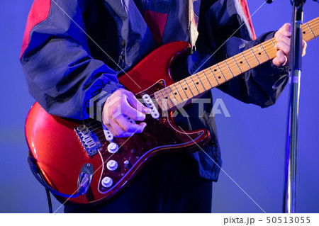 ライブでのギタープレイ 50513055