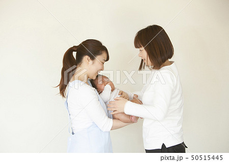 保育園に子どもを預ける 50515445